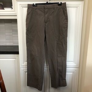 Banana Republic men’s Modern fit khaki pants